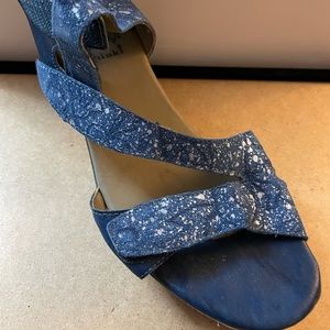 Think! Platform sandals in blue and gray 11B